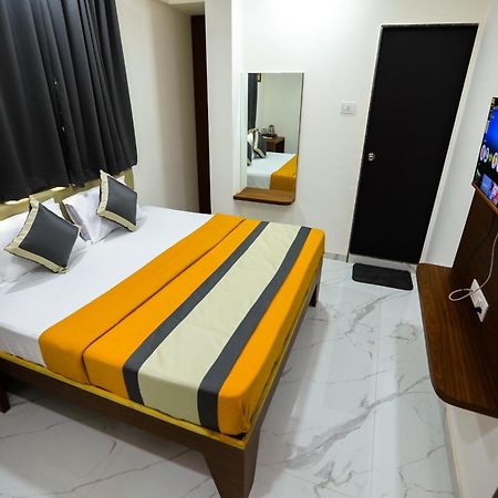 Fortuna Inn Manage By Sn Hospitality Нави Мумбаи Экстерьер фото