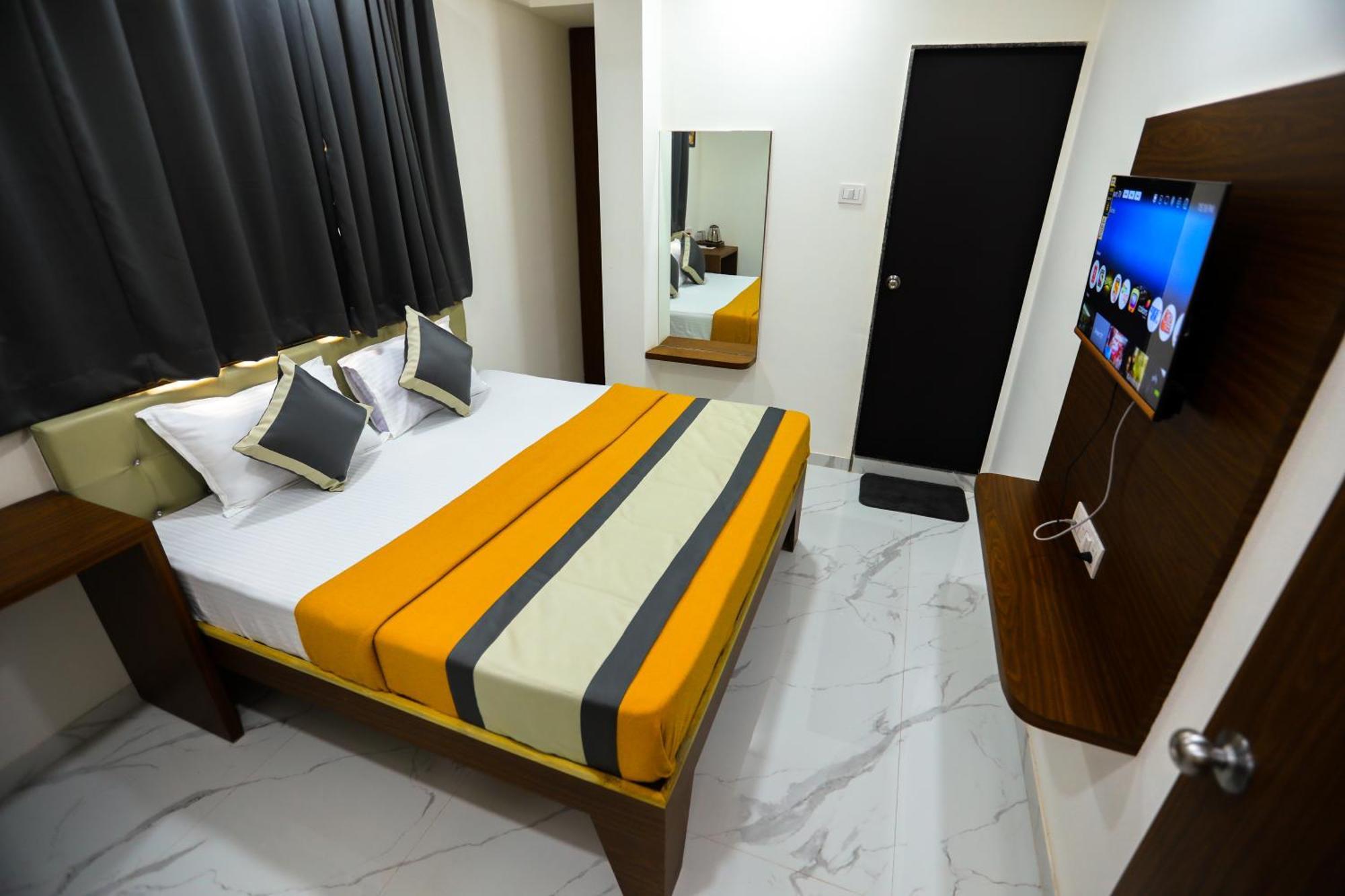 Fortuna Inn Manage By Sn Hospitality Нави Мумбаи Экстерьер фото