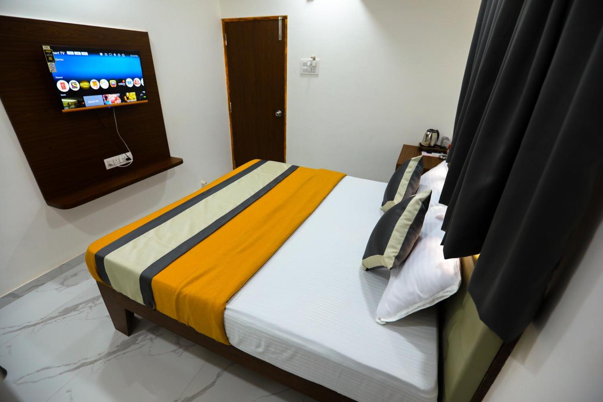 Fortuna Inn Manage By Sn Hospitality Нави Мумбаи Экстерьер фото