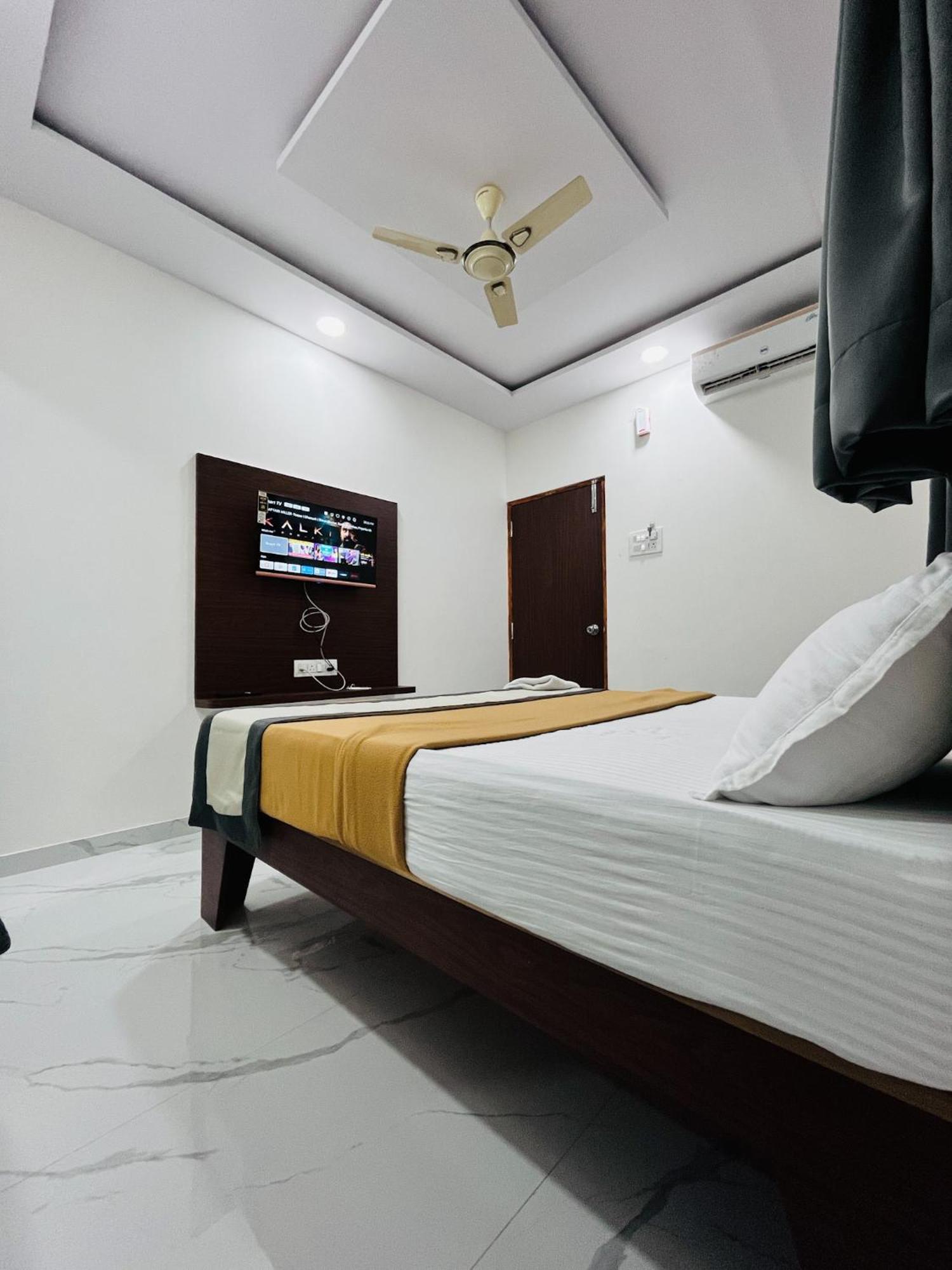 Fortuna Inn Manage By Sn Hospitality Нави Мумбаи Экстерьер фото