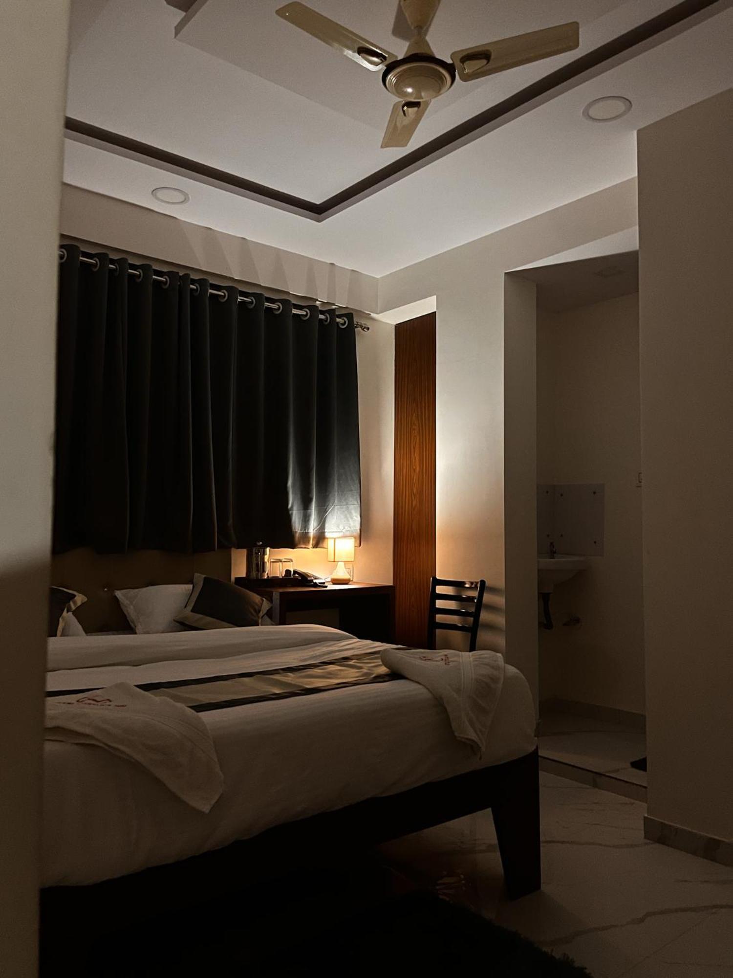 Fortuna Inn Manage By Sn Hospitality Нави Мумбаи Экстерьер фото