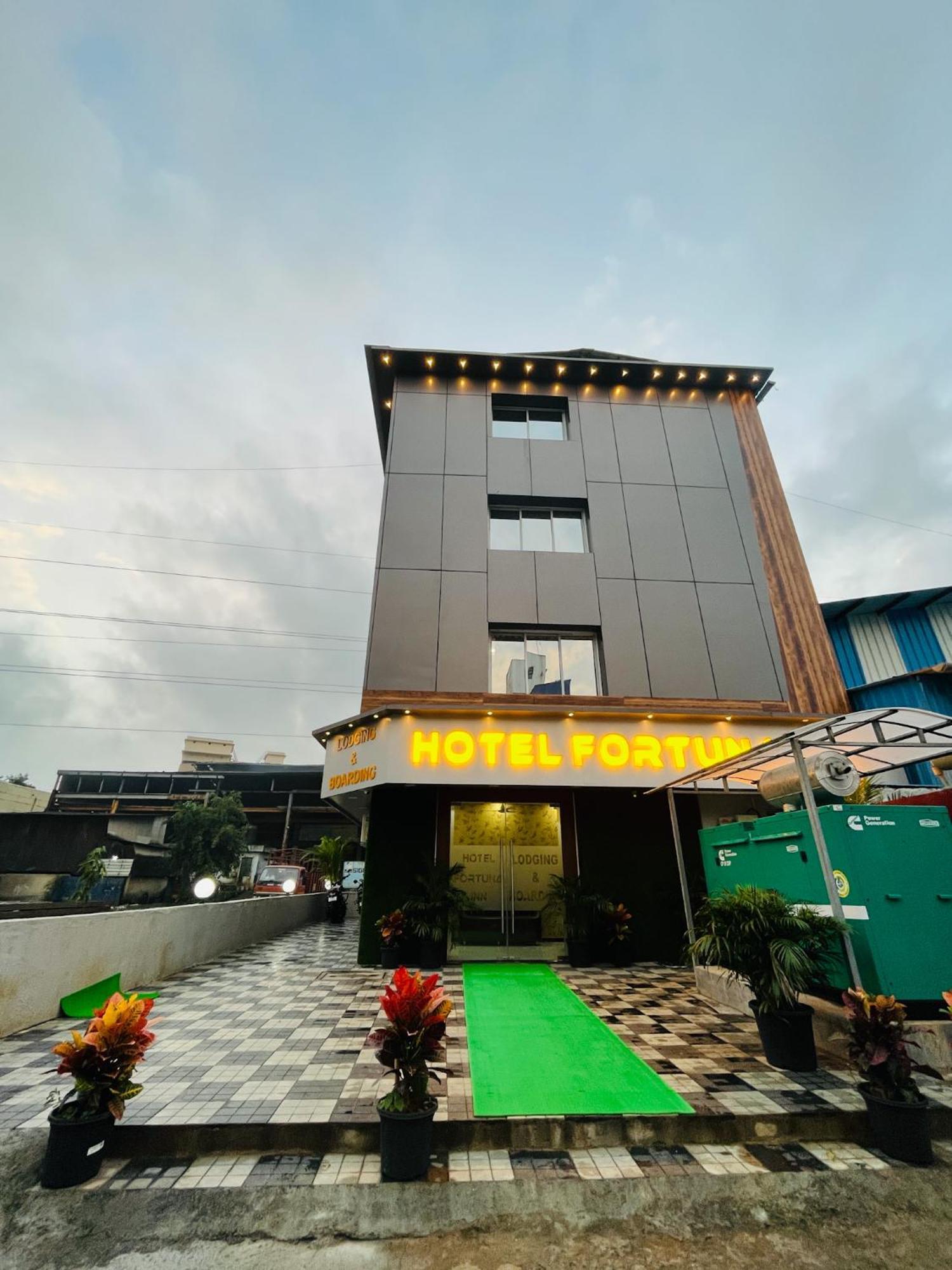 Fortuna Inn Manage By Sn Hospitality Нави Мумбаи Экстерьер фото