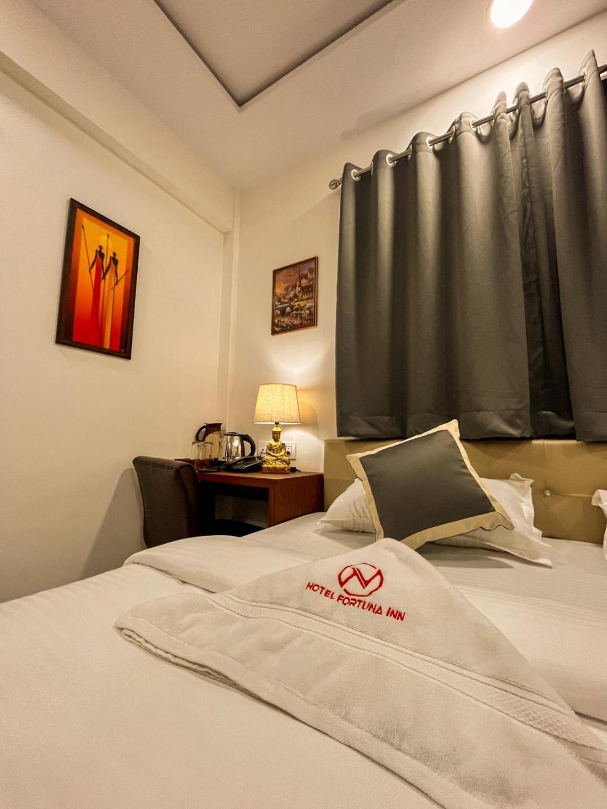 Fortuna Inn Manage By Sn Hospitality Нави Мумбаи Экстерьер фото
